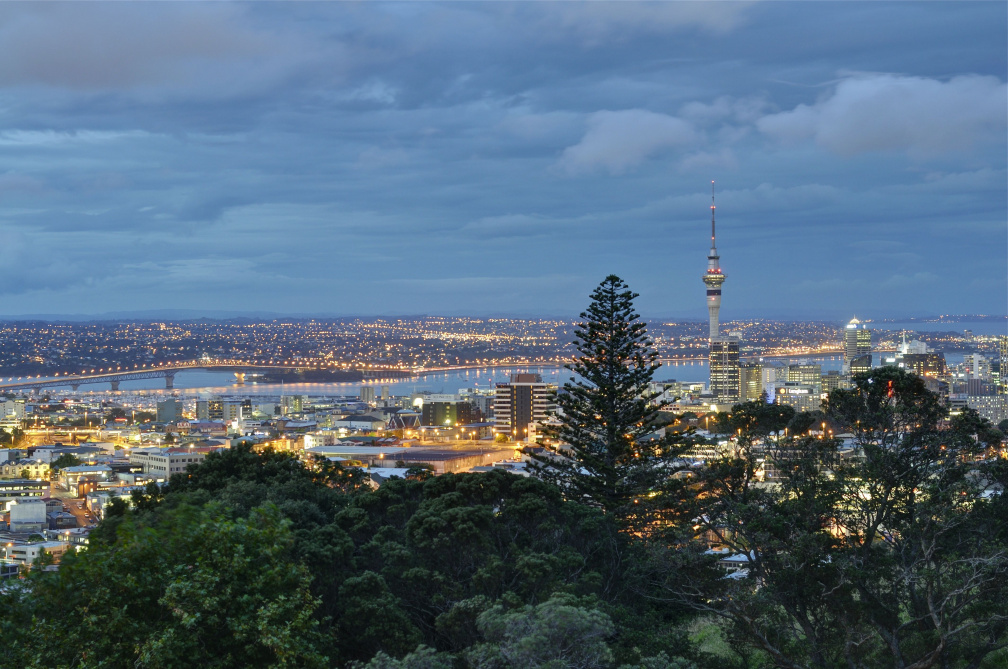 Auckland from Mount Eden, at dusk