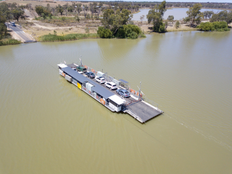 Cable ferry across the Murray River at Waikerie