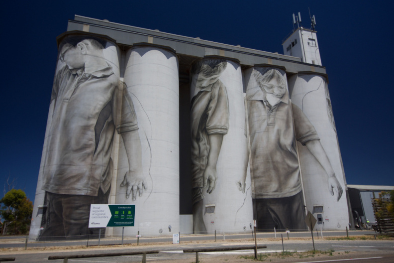 Painted silos at Coonalpyn