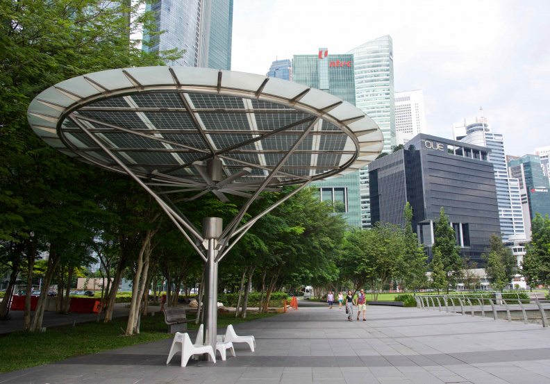 A solar-powerd sunshade+fan - very useful for Singapore!