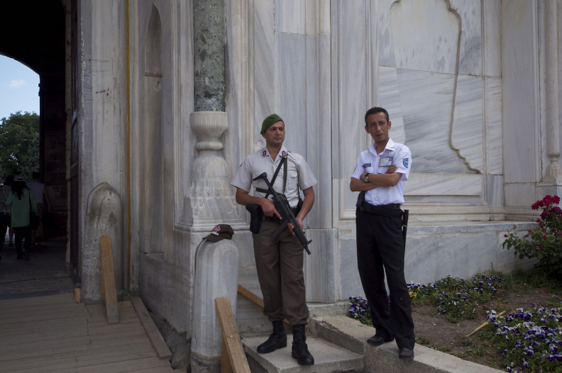 What is Barack Obama doing guarding the entrance to the Topkapı Palace? :-)