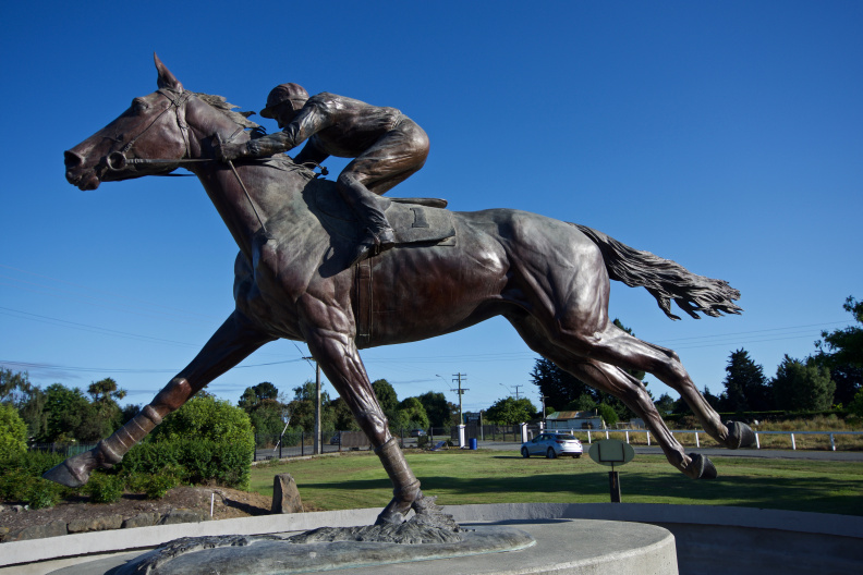 Statue of Phar Lap at Temuka (where he was foaled)