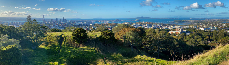 Downtown Auckland and the Hauraki Gulf from the summit of Mount Eden