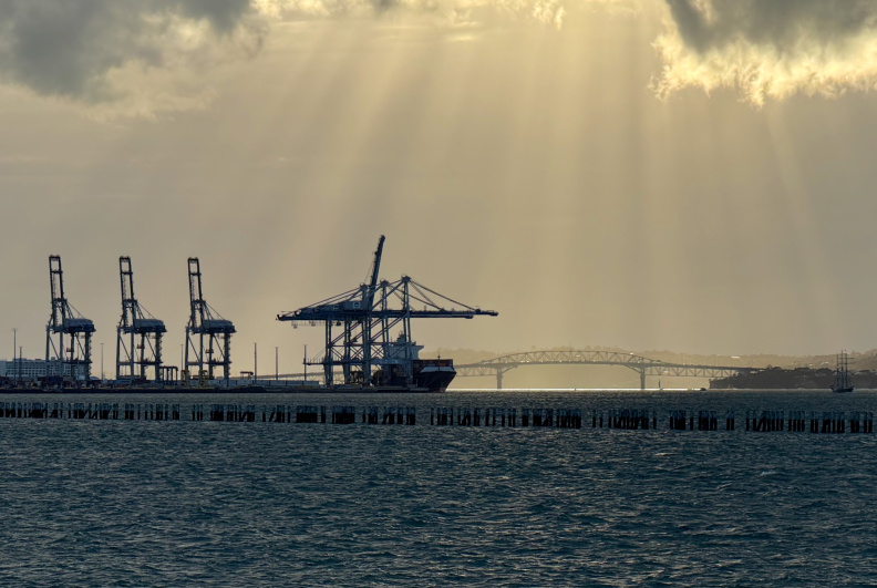 Sunburst over the Auckland Harbour Bridge (from Orakei)
